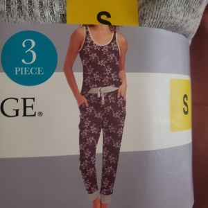 LiveLoveLounge pijama set with 3 pieces floral w/grey color and small size cozy.